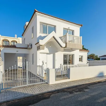 Cornelia Villa *